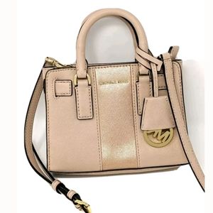 🚨 SALE! 🎉HP🎉Michael Kors XS Dillion Rose Gold Stripe mini crossbody. Rare!🦄